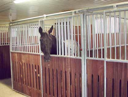 14 För friska och välmående hästar Måttbestämmelser Djurstall Djurstallets innerhöjd ska vara minst lika stor som hästens mankhöjd multiplicerat med 1,5, dock alltid minst 2,2 m.