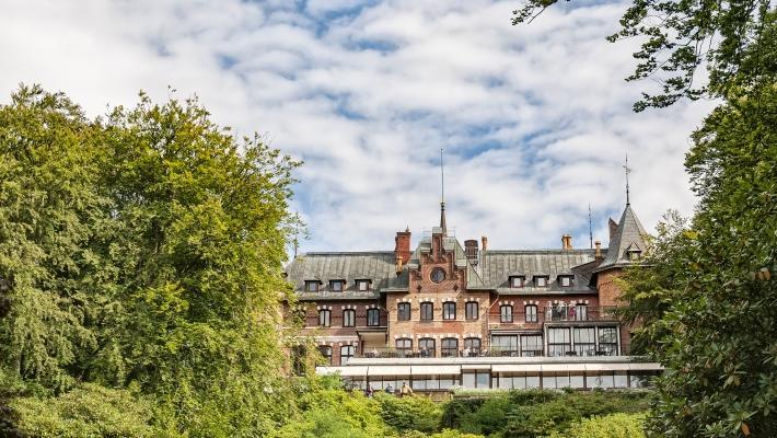 Besök vackra Sofiero Slott Wallåkra Stenkärlsfabrik (18.6 km) På Wallåkra har man tillverkat klassiska krukor och kruk på traditionellt vis i 150 år.