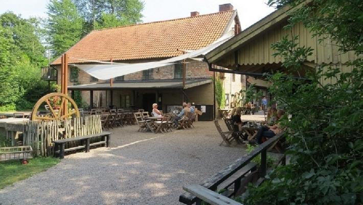 Besök Wallåkra Stenkärlsfabrik Mölle (38.3 km) På sommaren lockar skäldervikens stränder med sand, sol och bad.