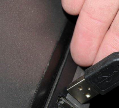 Försök att alltid låta USB-kabeln sitta monterad i MaxxECU enheten för framtida