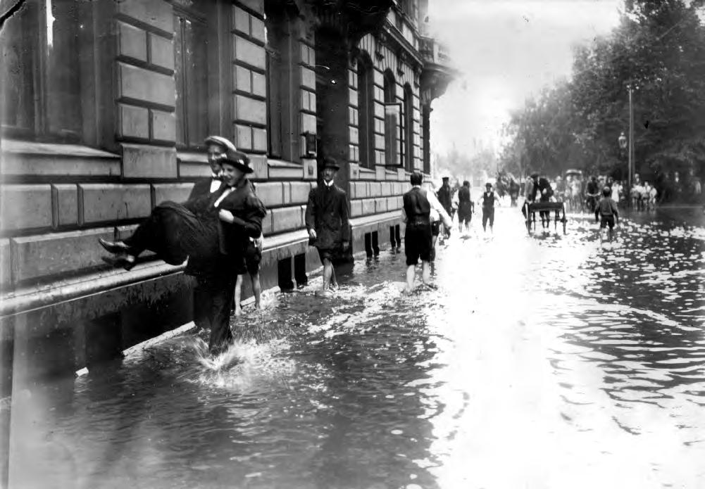 Otto Ohm Malmö, 1914 En oväntad översvämning mitt i Malmö 1914 gjorde ateljéfotografen Otto Ohm (1884 1960) till Malmös första pressfotograf.