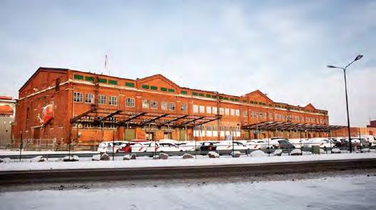 Vildsådda träd växer på lastbryggorna mot vattnet och revirhävdande fiskmåsar har gjort platsen till sin. Tegelbyggnaden uppfördes 1919-1920 och vilar på ekpålar.