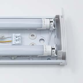 Lysrörsarmaturer med LED-lysrör, V 7 99 Cosmos LED-R Allroundbelysning för inom- och utomhusbruk. Med eller utan HF-sensor. Monteras dikt mot tak. Anslutes till snabbkopplingsplint x, mm².