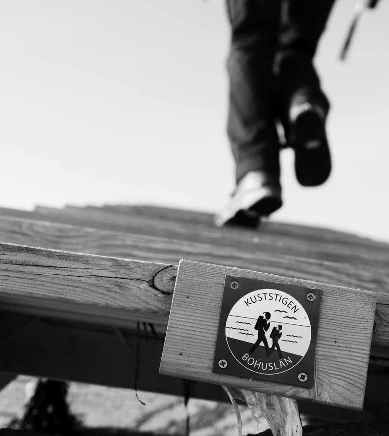 VANDRA Vandring är ett fantastiskt sätt att upptäcka Bohuslän på. Det finns flera leder och naturområden att välja på för den som vill vandra, promenera eller besöka fina platser.