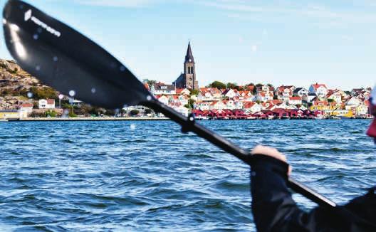 Upplev Svinesundsbroarna, en vacker gränsövergång mellan Sverige och Norge med utsikt över Idefjorden, sten- och blomsteranläggningen Alaska på Nord Långö samt en av Sveriges största skeppssättningar