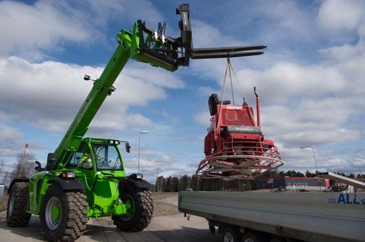 8 utrustad med vinkelbara gafflar gör enkelt tunga lyft med oslagbar räckvidd. Foto: Patrick Trägårdh. Robust maskin som matchar hjullastare: Merlo 50.