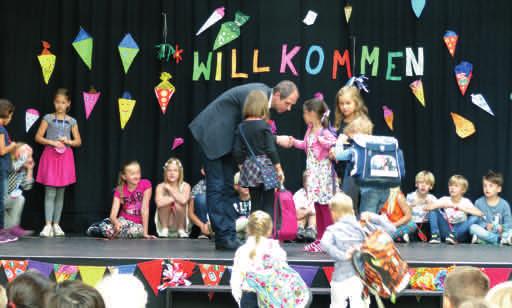 Aus der Grundschule 80 Begrüßung Einschulung Inskolning 2016 - Schulstart 2016/17 Jedem Anfang wohnt ein Zauber inne.