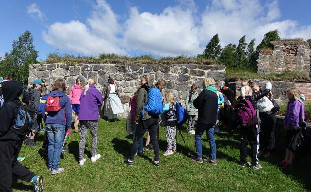 Vandringen sker antingen vid Högomskullarna i Granlo, Selånger kyrkoruin eller Nolby Högar. Möt Medeltiden. Om när Sverige blev ett kristet rike i skiftet mellan vikingatid och medeltid.