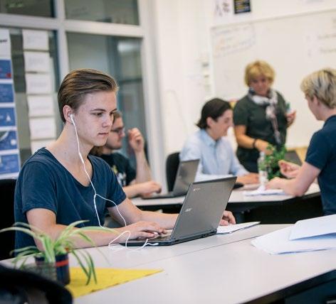 FÖREBILDER OCH ELDSJÄLAR Göteborg Våra vuxna vill göra skillnad i varje elevs liv. De kommer utmana dig, inspirera dig och viktigast av allt de kommer få dig att utvecklas.