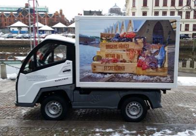 Feskeleveransen Bil och vagn med specialbyggda skåp för transporter av färsk fisk och skaldjur i Göteborgs innerstad