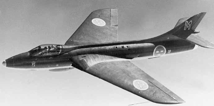 Den första incidentberedskapen (fredsluftbevakning och jaktberedskap) upprättades 1952 under täcknamnet Valfisken och från mitten av 1950-talet deltog J 34 Hawker Hunter i denna verksamhet. Foto: SFF.