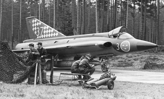 arna 1967, men fördelningen av divisioner blev som följer: I Södra militärområdet (milo S) baserades nio divisioner och i Östra militärområdet (milo Ö) likaledes nio plus den F 16/F 20-division som