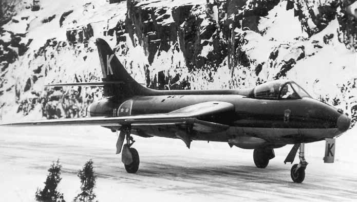 Nattjaktflyget (F 1) flyttade 1956 bort från fredsbasen och baserades i stället på baserna Bråvalla, Barkarby och Uppsala, vilket bekräftar att huvuduppgiften var försvar av huvudstaden och