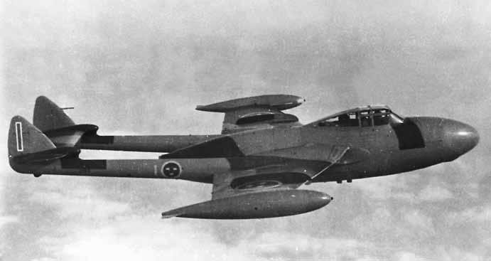Trots brister i flygplanets radarutrustning, vilka till en del kunde avhjälpas med ett speciellt IR-sikte, fanns J 33 Venom kvar i krigsorganisationen till 1960. Foto: SFF. precision.