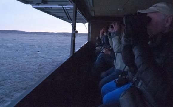 här i sin rätta miljö 1. Därefter vidtog en längre transport mot Wray i nordöstliga Colorado. Vi färdades genom ett uppodlat jordbrukslandskap med vidsträckta sädesfält.