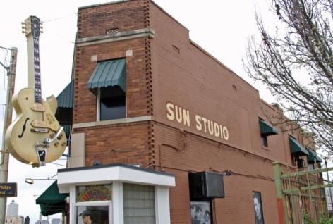 DAG 9 Vi förflyttar oss till studion där Elvis karriär började, nämligen den legendariska SUN-studion.