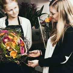 FLORIST / FLORIST APL ingår! Läs mer på sidan 6. FLORIST Låt dina kreativa talanger blomstra. Vill du jobba med blommor, kreativitet, färg och form? Då är florist drömyrket för dig!