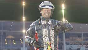I vass rar Johnny Takter som har tio segrar upp med sex tävlingsdagar kvar 017. Oservera att tävlingarna tisdag 8 novemer avgjordes efter detta programs tryckning.