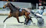 Attraversiamo har gjort tre starter och har två segrar sedan hon i deut diskvalificerats för galopp, ägs av aracolas AB m fl. Ett av två ston i årets Svsk Uppfödningslöpning.
