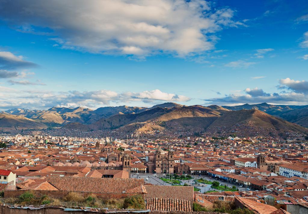 Dag 4. Cuzco Idag möts vi upp av en lokal guide som skall ta oss med på en stadsrundtur i Cuzco och dess omgivning.