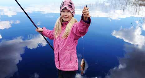 Fiska i sjöar och hav Att fiska är en populär fritidssysselsättning för alla åldrar året runt. Med fiskekort kan du fiska i allt sötvatten, förutom i Bjursjön där fisket är fritt.