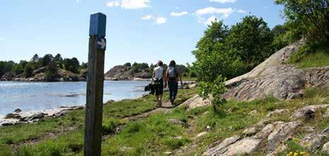 Kuststigen Bohuslän går bland annat mellan Ljungskile och Uddevalla, och efter passage genom vackra Kärlingesund kan du uppleva landskapet ända upp till Norge.