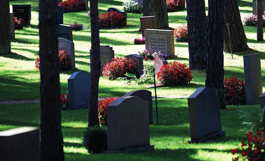 andra arbeten på sin gravplats. Stenröse / Östra kyrkogården Besök gärna vår hemsida www.