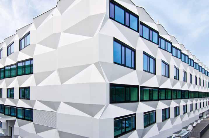 Puts StoVentec R Universitetsbyggnad, CH-Luzern; Arkitekt: Enzmann Fischer AG Architekten BSA/SIA, CH-Zürich; Foto: Fotogalerie Uni PHZ StoVentec R Maximala designmöjligheter för fogfria fasader