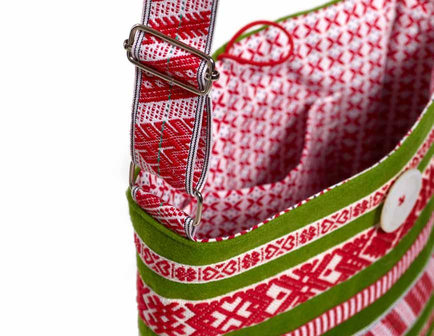 Väskorna i boken är inspirerade av kjolväskan, eller kjolsäcken, som är namnet på en liten väska som bärs till folkdräkter.
