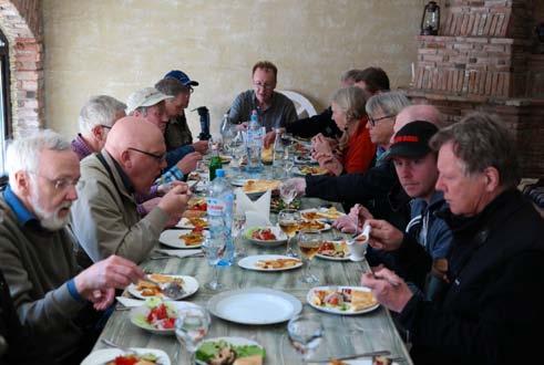 Torsdag 27 april Tbilisi - Stepantsminda (Kazbegi) Vi landade strax efter 03:00 lokal tid och efter smidig och snabb bagageuthämtning möttes vi av vår lokala guide Nika samt vår chaufför Jabba.