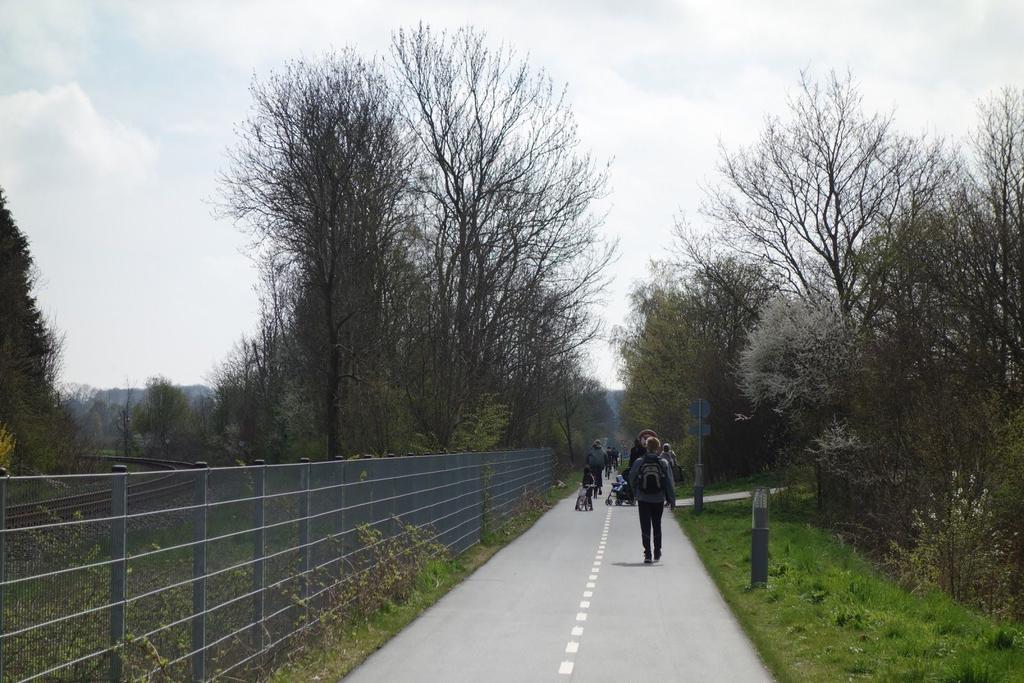 Tack till Som underlag till analysen har använts Open Streetmap för översikt av vägar och cykelvägar, och projektdokument från Trafikverket för beslutade men inte färdiga cykelvägar.