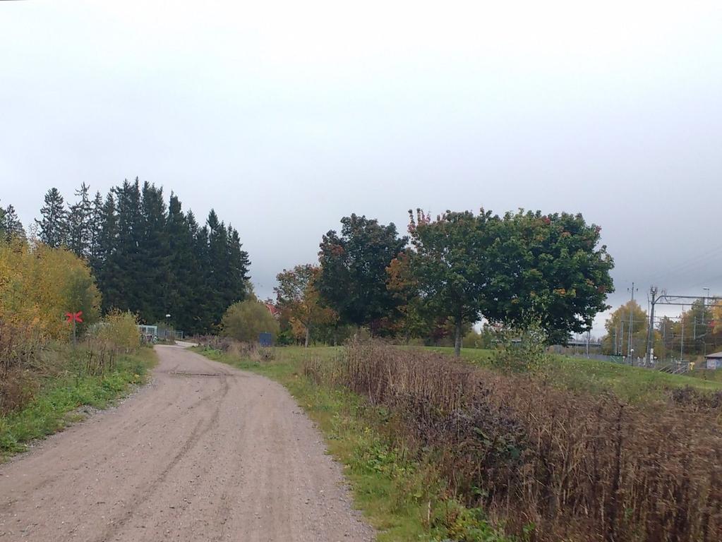 Vi föreslår att att den genomgående cykelvägen Uppsala-Gävle går i ungefär samma stråk som järnvägen och Upptåget.