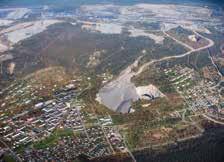 Kiruna Malmkroppen i Kiruna är en lutande skiva av magnetit som är ungefär 80 meter bred, fyra kilometer lång och sträcker sig minst två kilometer ner i marken.