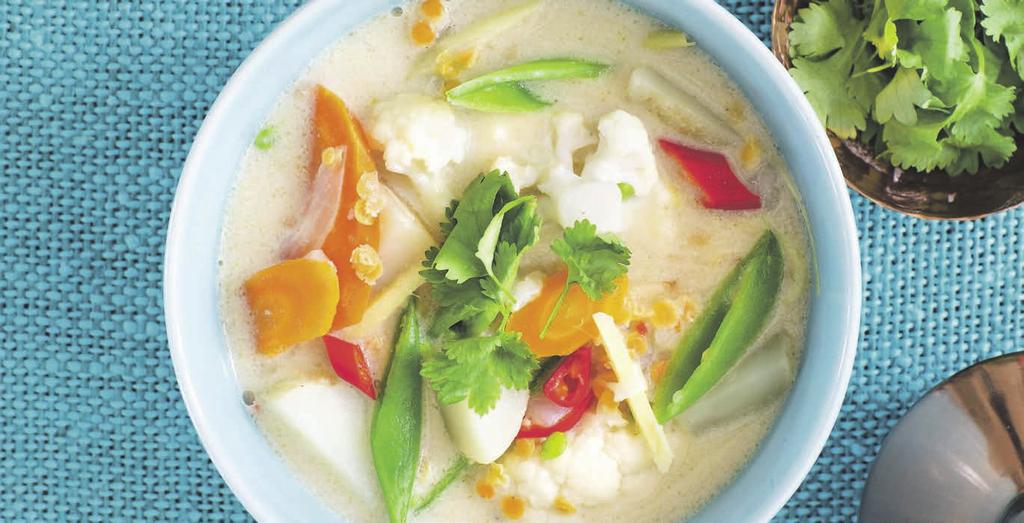 RECEPT 2 25 min 292 kcal/port Fett 40% Kolhydrater 45% Protein 15% Vegetarisk Tom kha gai Asiatisk soppa med blomkål, linser och kokosmjölk.