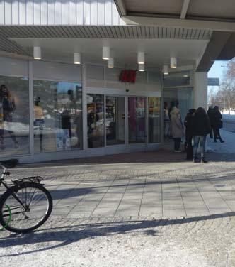 stänger tidigt Handeln utmanas av externa köpcentrum 2.