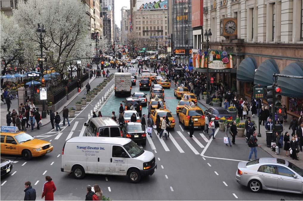 CASE: PILOTPROJEKT I NEW YORK New York har utvecklat en strategi för stadsutveckling som tar sin utgångspunkt i tillfälliga interventioner, pilotprojekt, för att skapa nya och förändra existerande