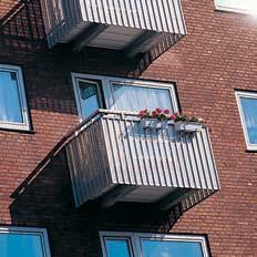 Anodiserat räcke kan tvättas med vatten och svagt