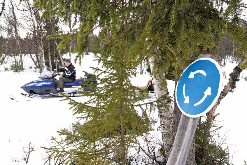 De är alla på väg till den årliga skoterträffen med Högåns skoterklubb.