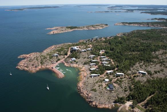 BAB Havsvidden V - Nybyggnation av EXKLUSIVT KLIPPHUS i 1,5 plan med storslagen sjöutsikt vid HAVSVIDDEN, Geta, Åland Presentation I STORSLAGET och HAVSNÄRA läge med utsikt över Norrhavet erbjuder vi