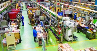Miljöresultat Avfallshantering Så gott som allt metallskrot från SKFs verksamhet, totalt cirka 300 000 ton under 2004, återvinns.