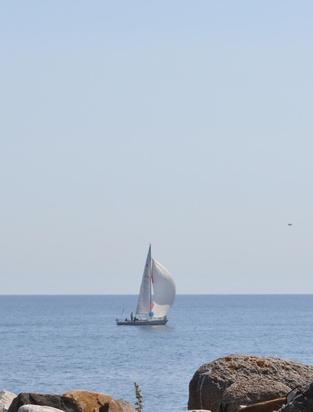 Välkommen till sommar-simrishamn! Det har sagts att ingenstans är himlen högre än på Österlen, något som inte är svårt att förstå om man befinner sig i Simrishamn med omnejd en sommardag.