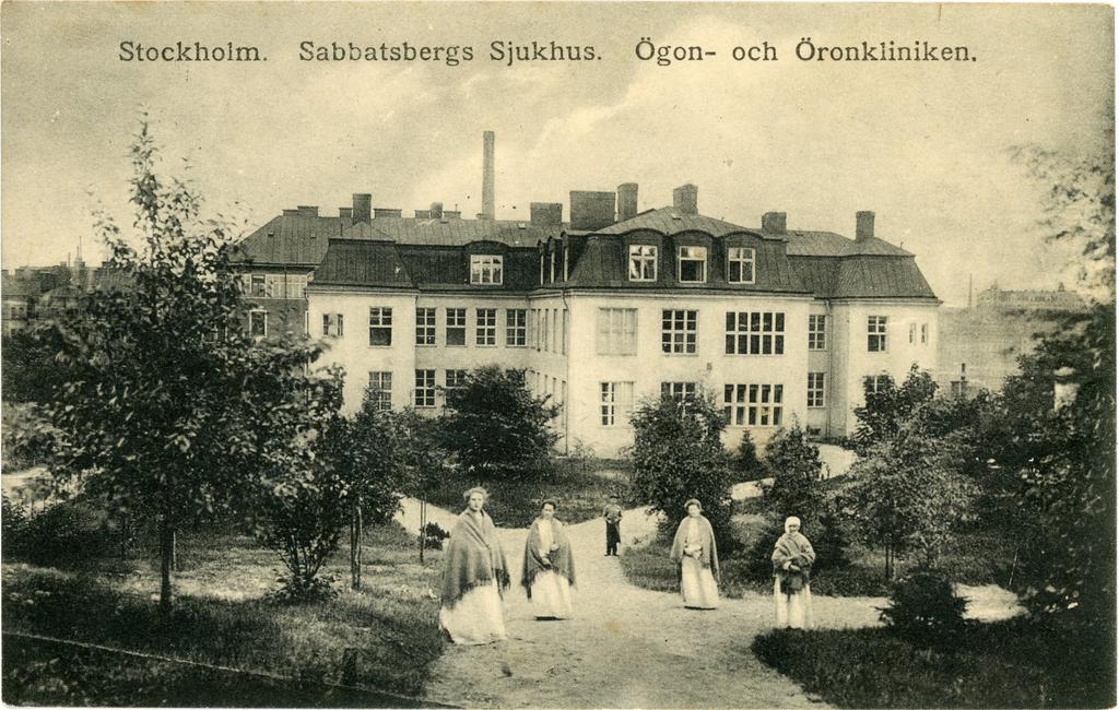 1910 öppnade den nya byggnaden för ögon och öronvård på sjukhusområdets sydöstra del.