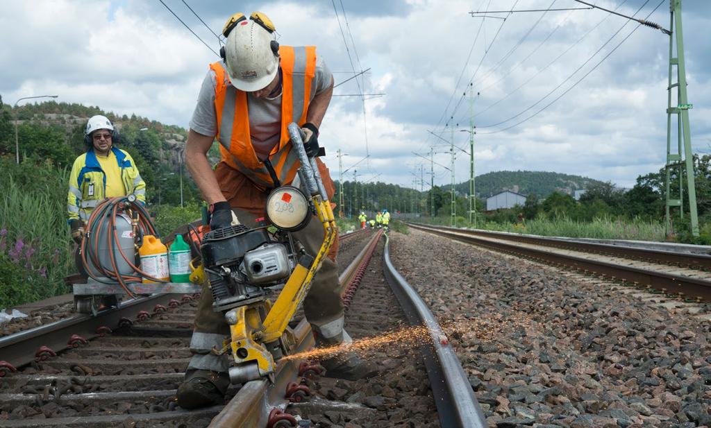 De 5 förbigångsspåren på sträckan Laxå Alingsås kostar samhället 771 miljoner kronor medan dubbelspåret Varberg Hamra kostar hela 9 gånger så mycket, 7 049 miljoner kronor.