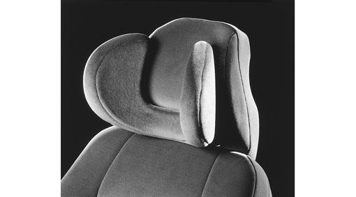 y Vilo- / komfortkudde Op. no. 89991 S40, V40-02 30863 904-6 En bekväm vilo-/komfortkudde som med lätthet monteras på passagerarstolen.