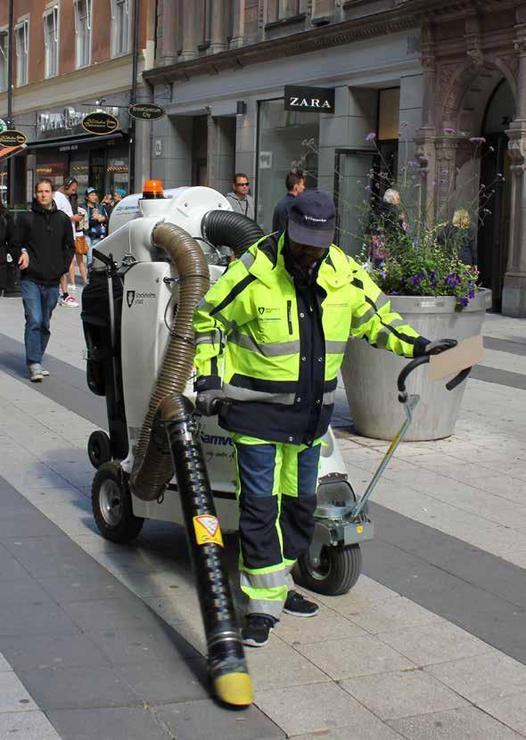 PLOCKSTÄDIG På uppdrag av Trafikkontoret ansvarar CiS för tolv plockstädare som håller cityområdet rent och snyggt måndag till söndag under dagtid.