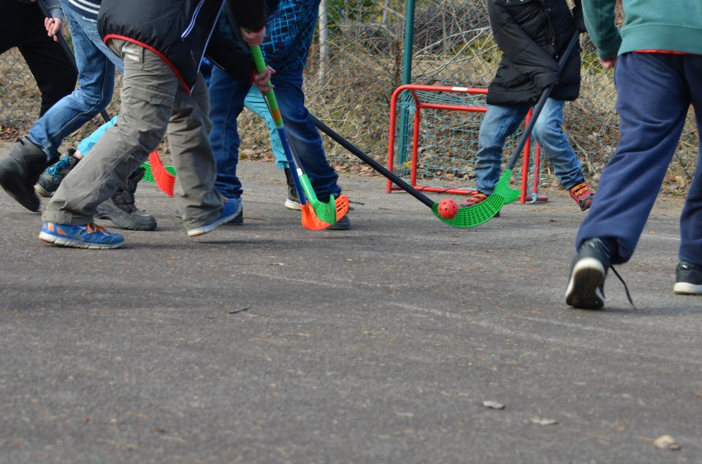 Idrott och skola Skolarbetet skall alltid prioriteras. Föreningen får aldrig ställa villkor, träning/match, mot skolarbete.