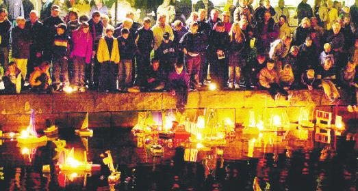 Var med och tävla i Sydöstrans LJUSREGATTA UNDER KULTURNATTEN Lördagen den 7 oktober Bygg! Använd din idérikedom och bygg en fantasifull farkost som kan bära ett ljus eller marschall nerför ån.