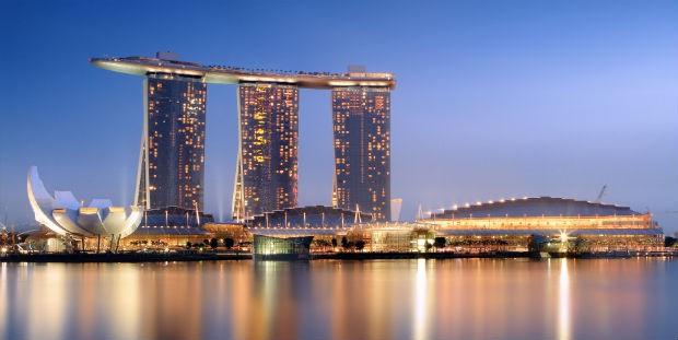 Singapore som är världens aktivaste hamnsystem. Rendezvous Hotel Singapore Rendezvous Hotel Singapore är ett elegant, fyrstjärnigt hotell som ligger i hjärtat av Singapores livliga affärsdistrikt.