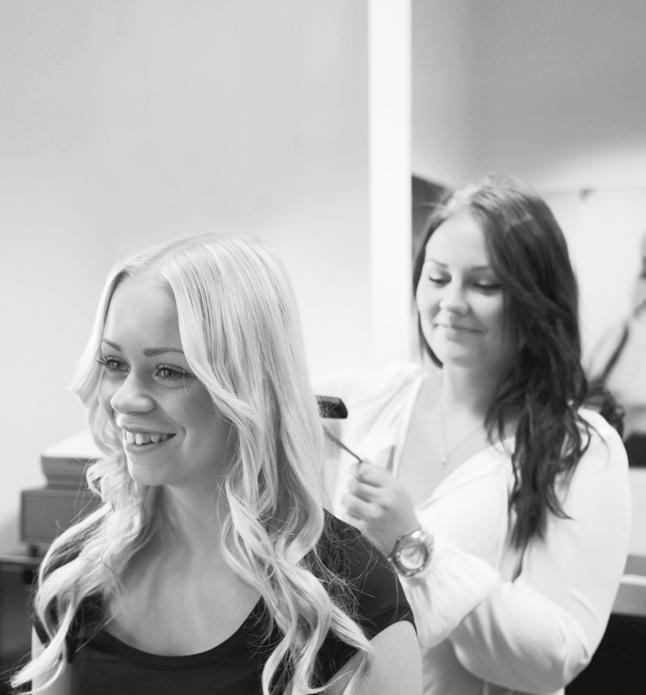 FRISÖR (HVFRI) Vår frisörutbildning vänder sig till dig som har ett stort intresse för hår och mode och är kreativ och idérik.