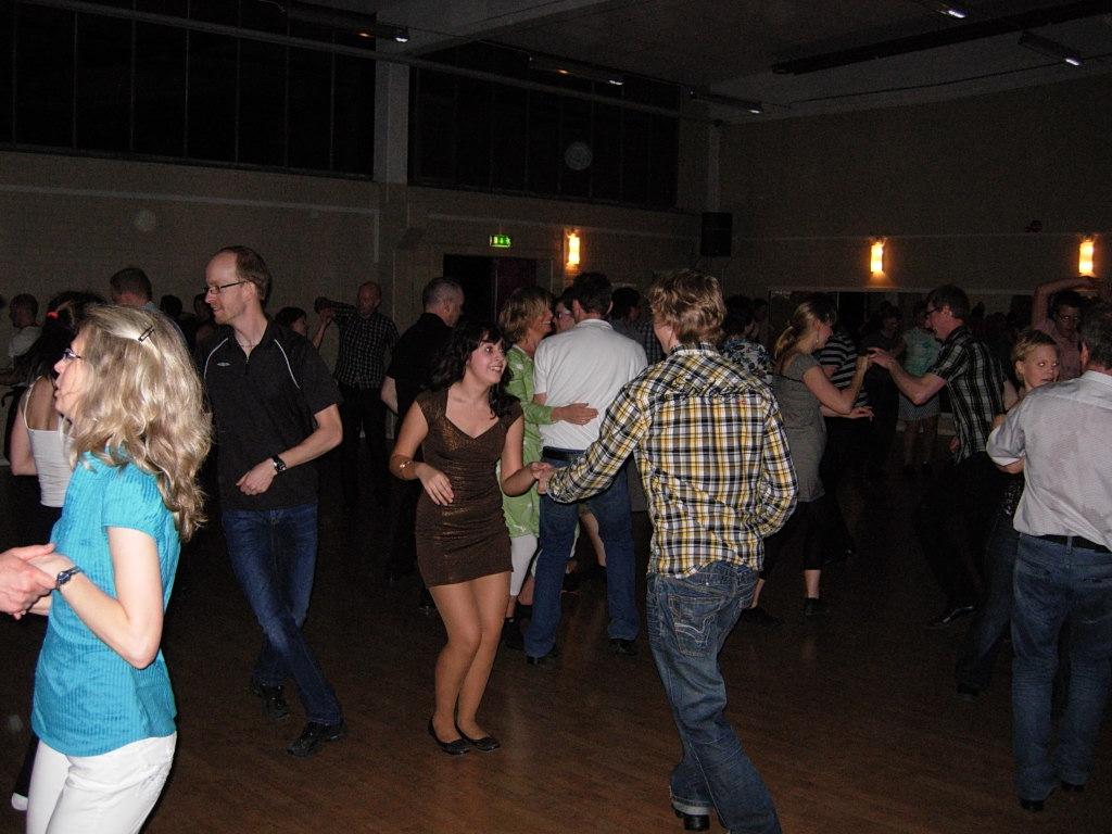 Fullt på golvet var det när Shake spelade! Dans till Titanix 10:e april!